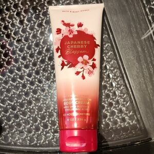 Bath & Body Works Japanese Cherry Blossom Body Cream - Red and White